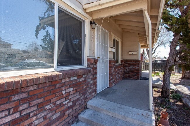 Building Photo - JM-Wilson*** Unit #B