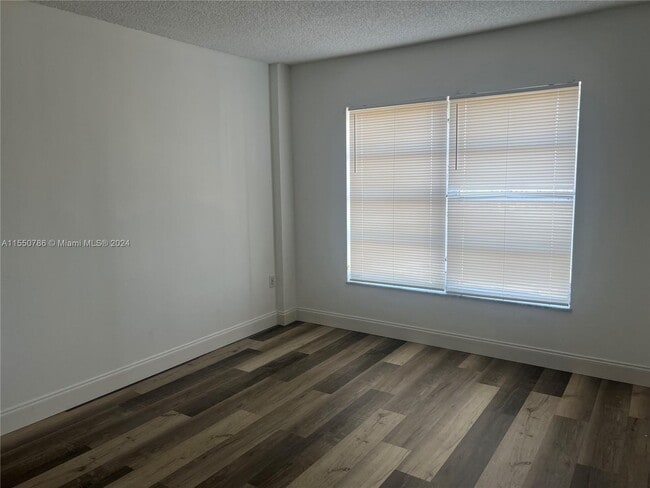 Photo - 4174 Inverrary Dr Unit GREAT 2 BEDROOM