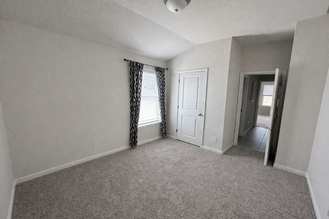 Photo - 300 Low Bramble Dr