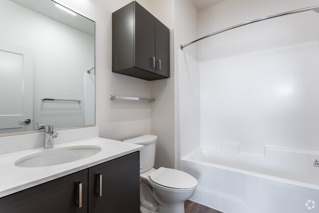2BR, 1BA - 988 SF