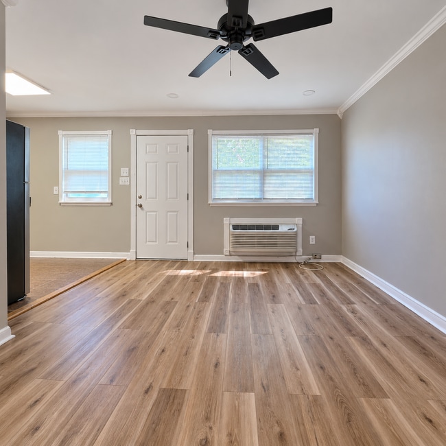 1504 Oakwood Ave NE Unit 3