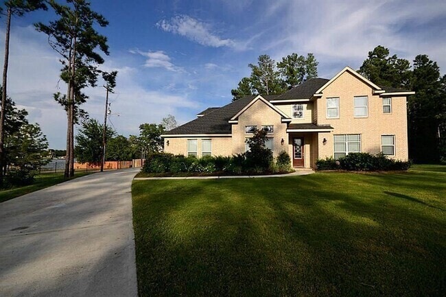 Building Photo - 16804 Falcon Sound Dr