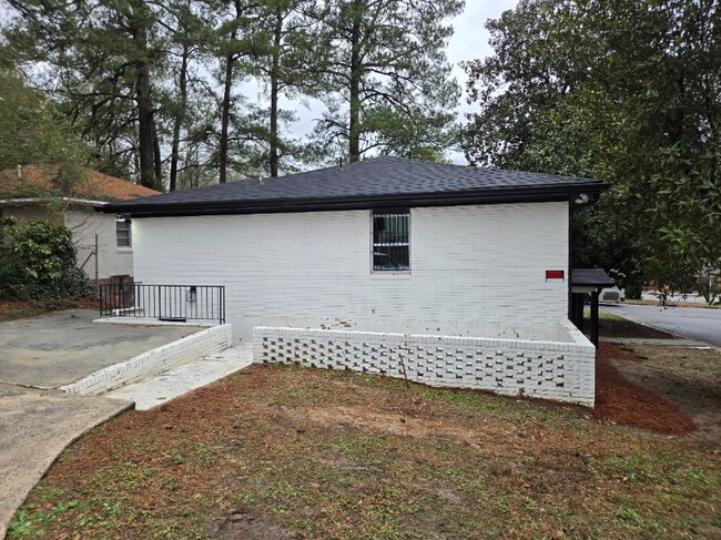 Photo - 175 Holly Rd NW