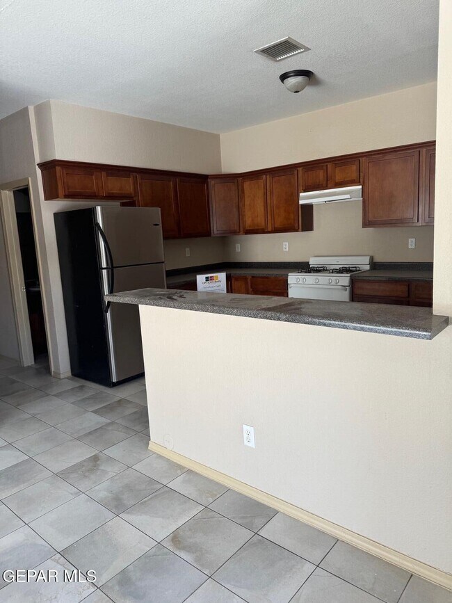 Photo - 8940 Herbert St