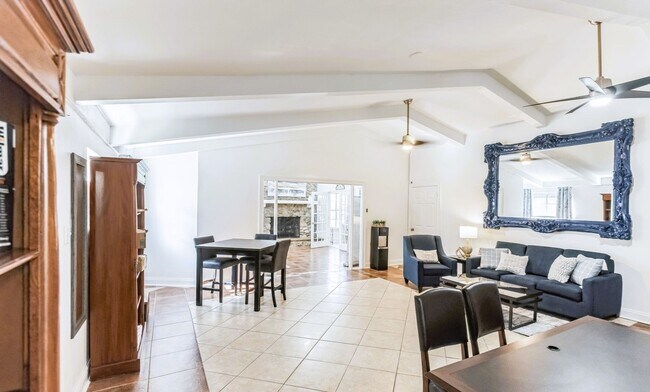 Sussex Manor Apartments
