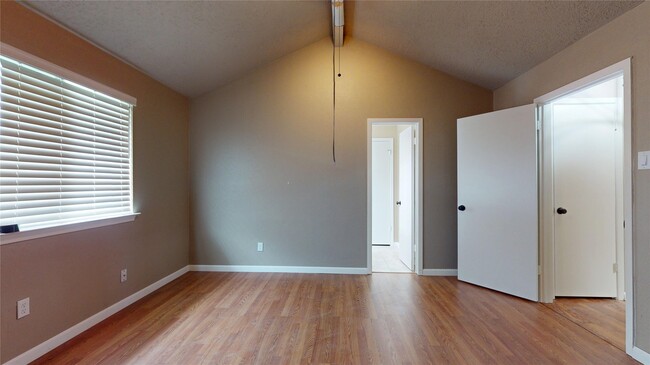 Building Photo - 1022 Manorglen Dr