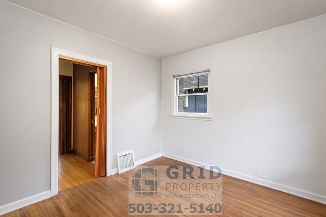 Photo - Charming 2 Bedroom Available in Popular N Kenton Neighborhood!