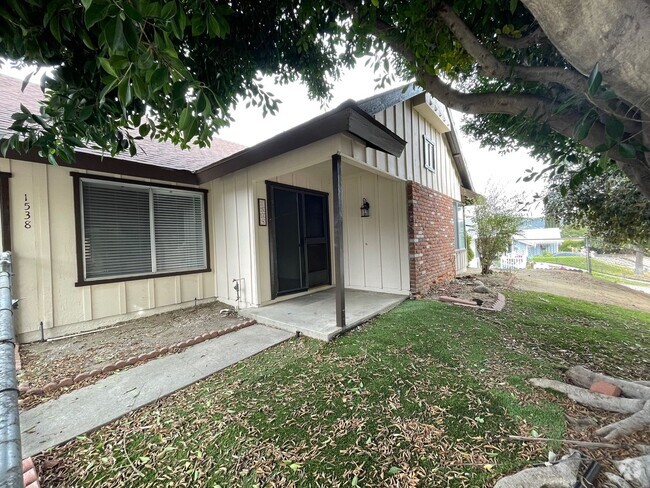 Building Photo - 3 Bedroom 2 Bath Home in Desired area Esco...