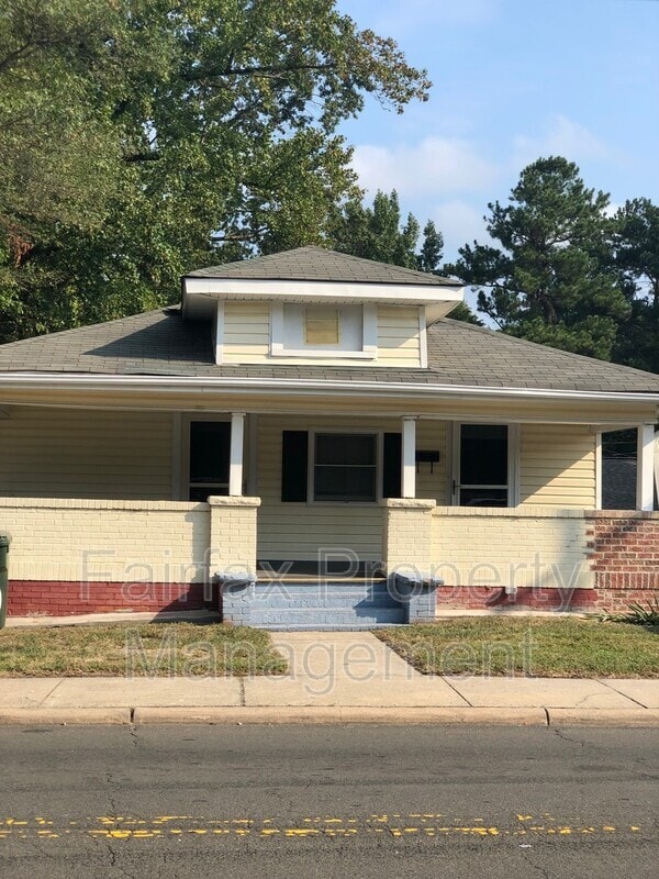 301 E Lawson St