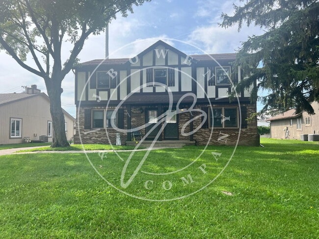 Building Photo - "Charming 3-Bedroom Retreat with 1.5 Baths... Rental