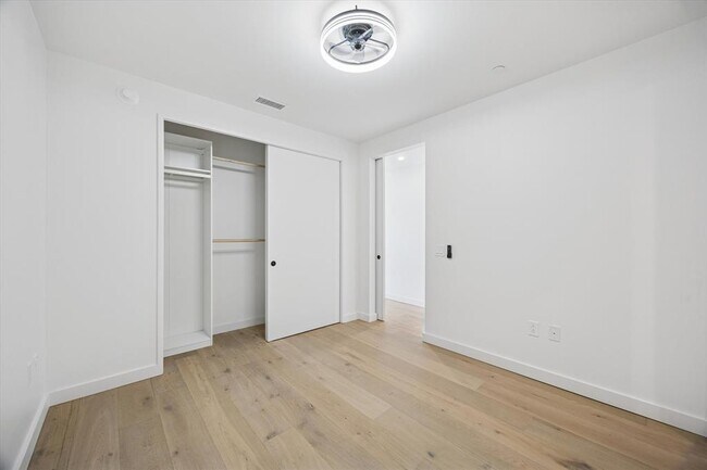 Photo - 610 Davis St Unidad 2501