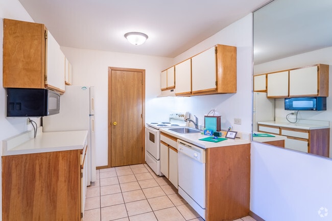 1BR,1BA,735SF - Antioch Manor Apartments