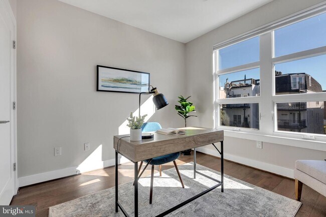 Photo - 2337 Champlain St NW Unit PH406