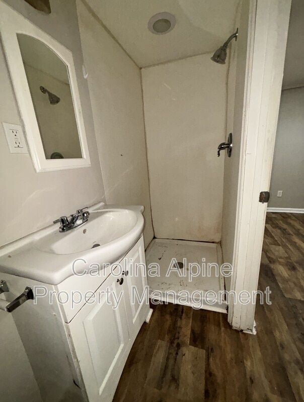 Photo - 2512 Finchley Dr