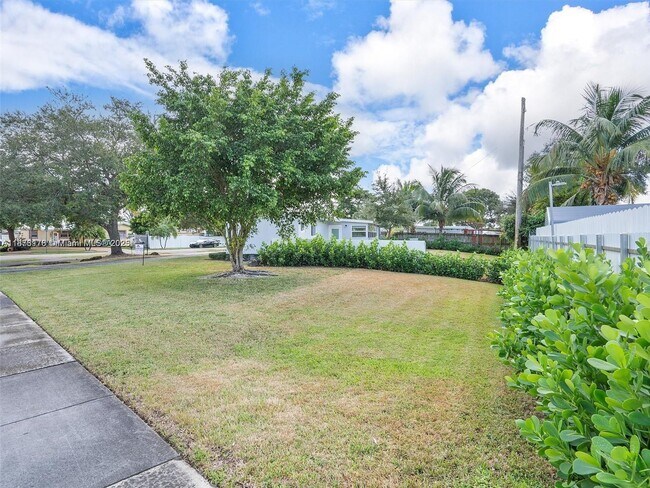 Photo - 17320 NW 80th Ave