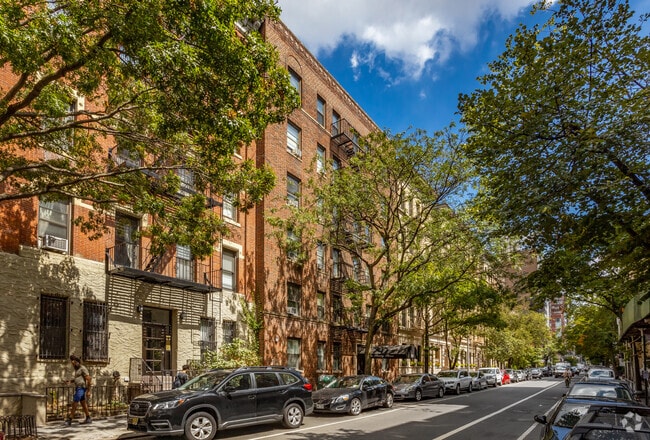 Photo - 233 W 21st St