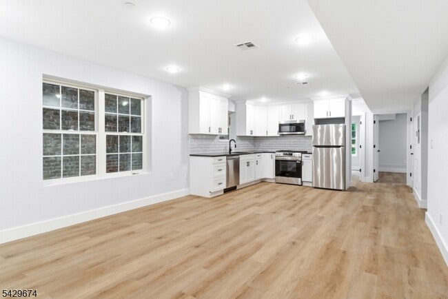 Building Photo - 129 Mt Pleasant Ave Unit 1