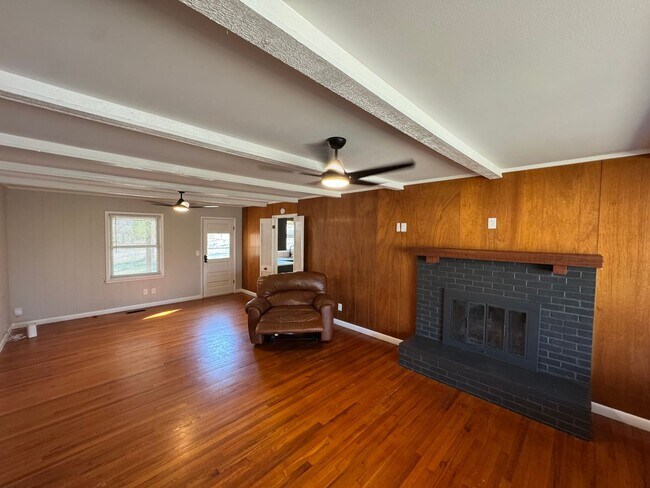 Photo - 119 W Miller St