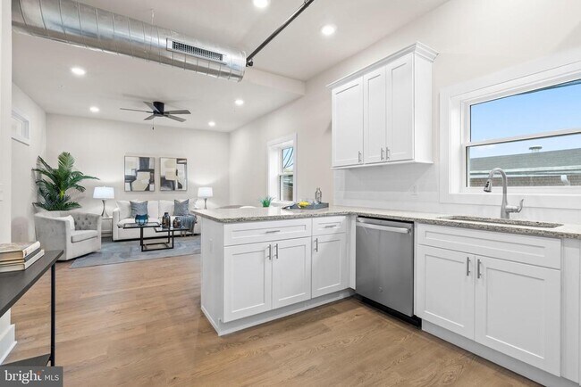 Photo - 30 W Broad St Unit SUITE 6