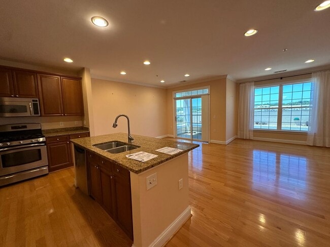 Building Photo - 1501 Glenwood Station Ln Unit 304