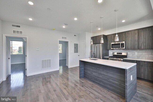 Photo - 1939 N Darien St Unit 3