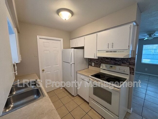 Photo - 2437 Chase Ave