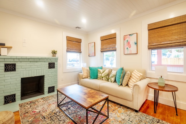 Photo - 6 L St