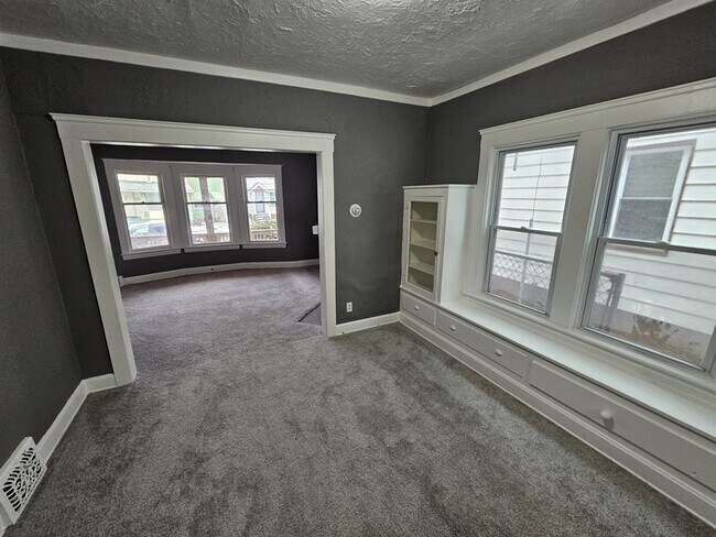 Photo - 440 E 115th St