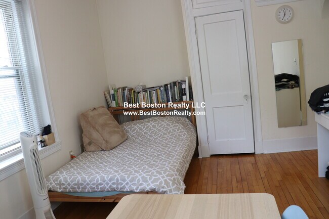 Photo - 89 Trowbridge St Unit 4