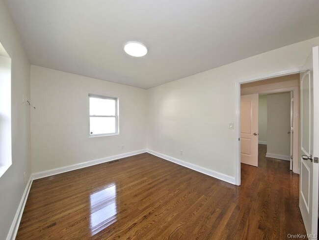 Photo - 139 Waverly Ave Unit 1st Floor Left