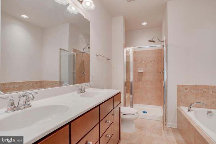 Photo - 7233 Silver Thorn Way