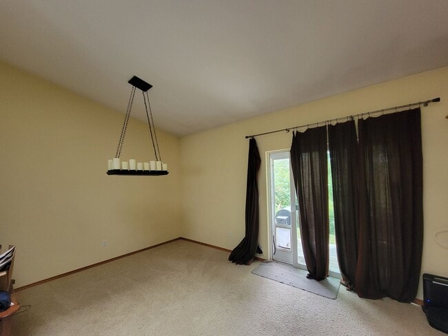 Photo - Charming and spacious 3 bed home in secluded location, 10 minutes to freeways