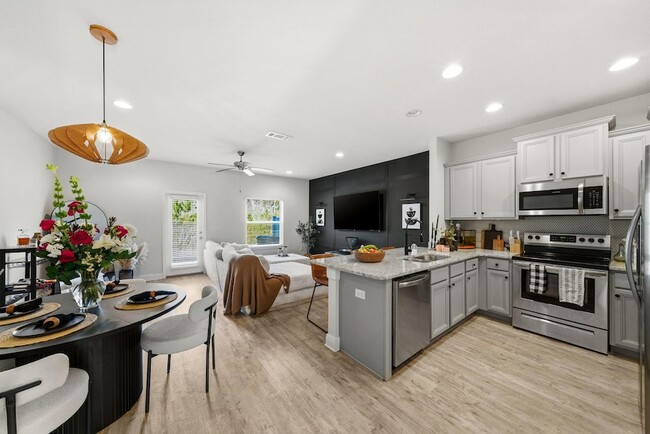 Photo - 25 Crossing Ln