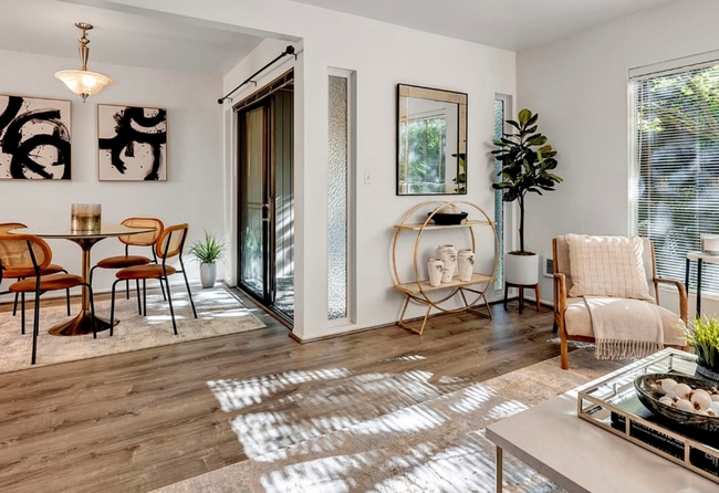 Photo - Downtown Bellevue 2 Bedroom 1.5 Bath 2 story Condo