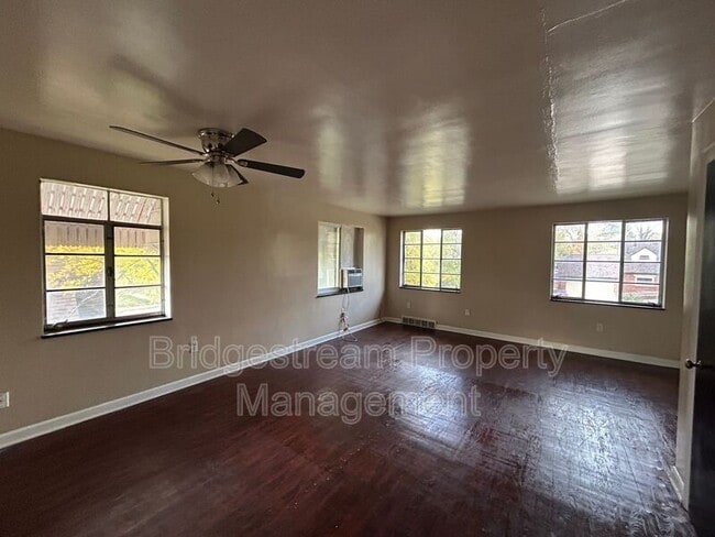 Photo - 960 Sherwood Dr