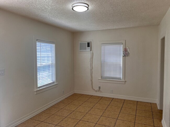 361 W 16th St Unit B