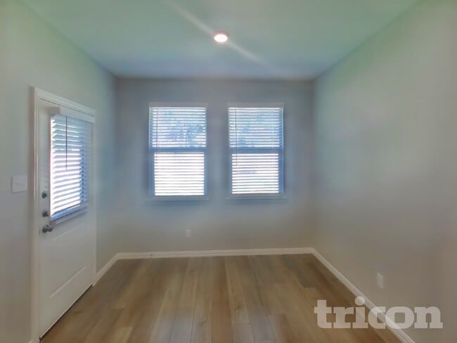 Photo - 219 Jenkinson Dr