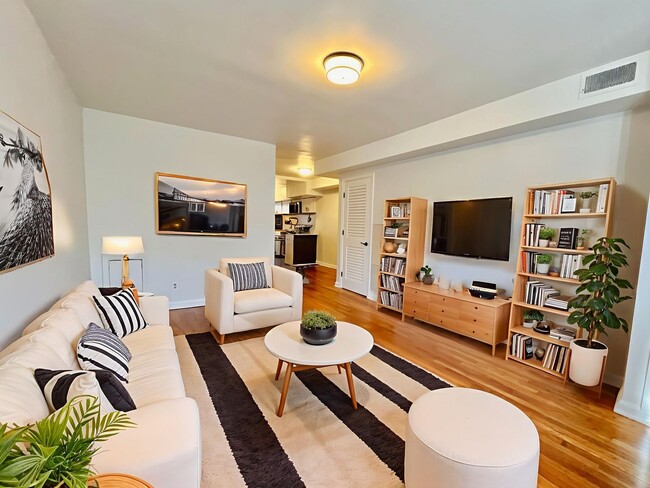 Building Photo - 218 10th St NE Unit 1