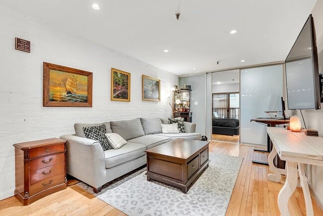 67 E 11th St Unit 521