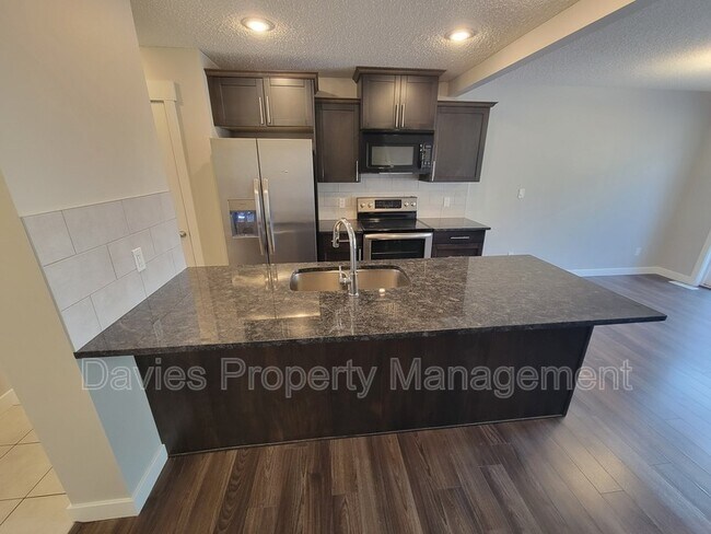 Photo - 5404-5414 14 Ave SW