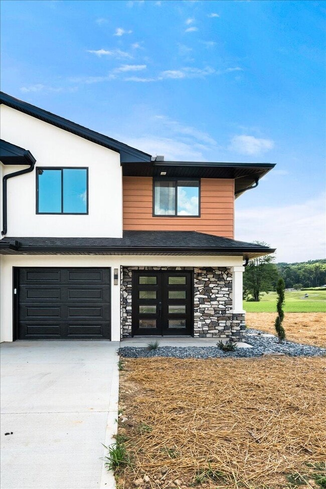 Photo - 143 Crooked Creek Dr
