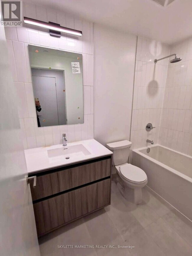 Photo - 8 Beverley Glen Blvd Unité D-321