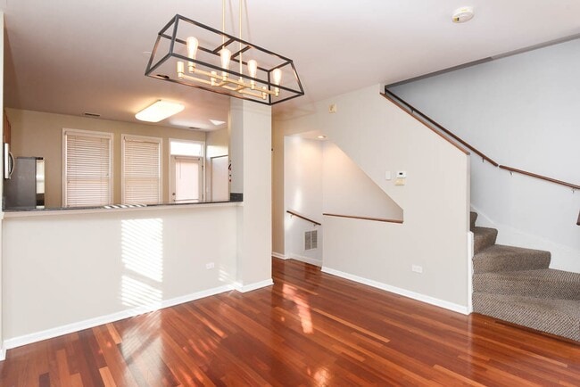 Building Photo - 1020 N Crosby St Unit J08P