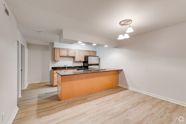 2BR, 2BA - 900-1000SF