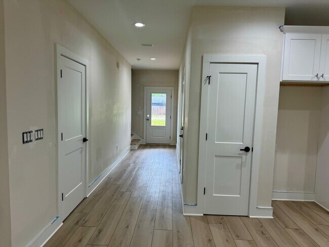 Photo - 362 Cloverdale Blvd