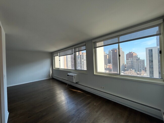 Photo - 1350 N Dearborn St