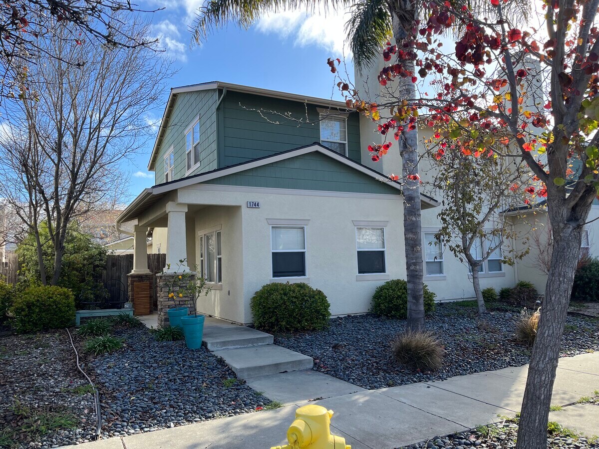 Photo - 1744 Singletree Ct
