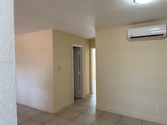 Photo - 1511 NE 8th St Unit 11