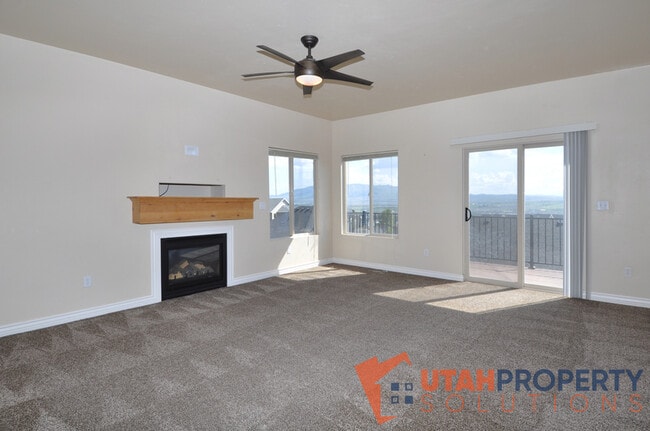 Photo - 1967 Woodview Dr W