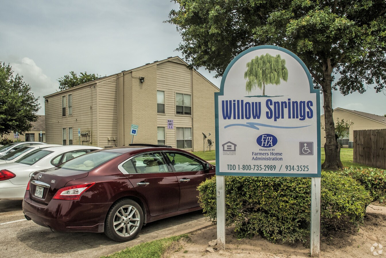 Photo - Willow Springs Apartments